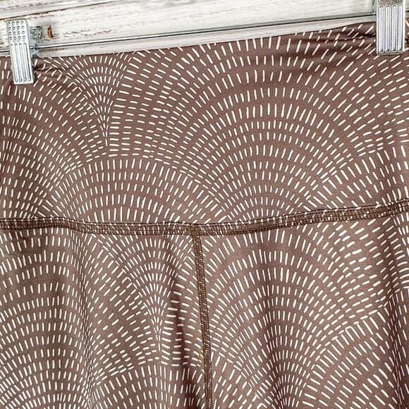 Beyond Yoga Lux High Waisted Angled Midi Legging, EUC, Medium, MSRP $88 - Picture 8 of 11